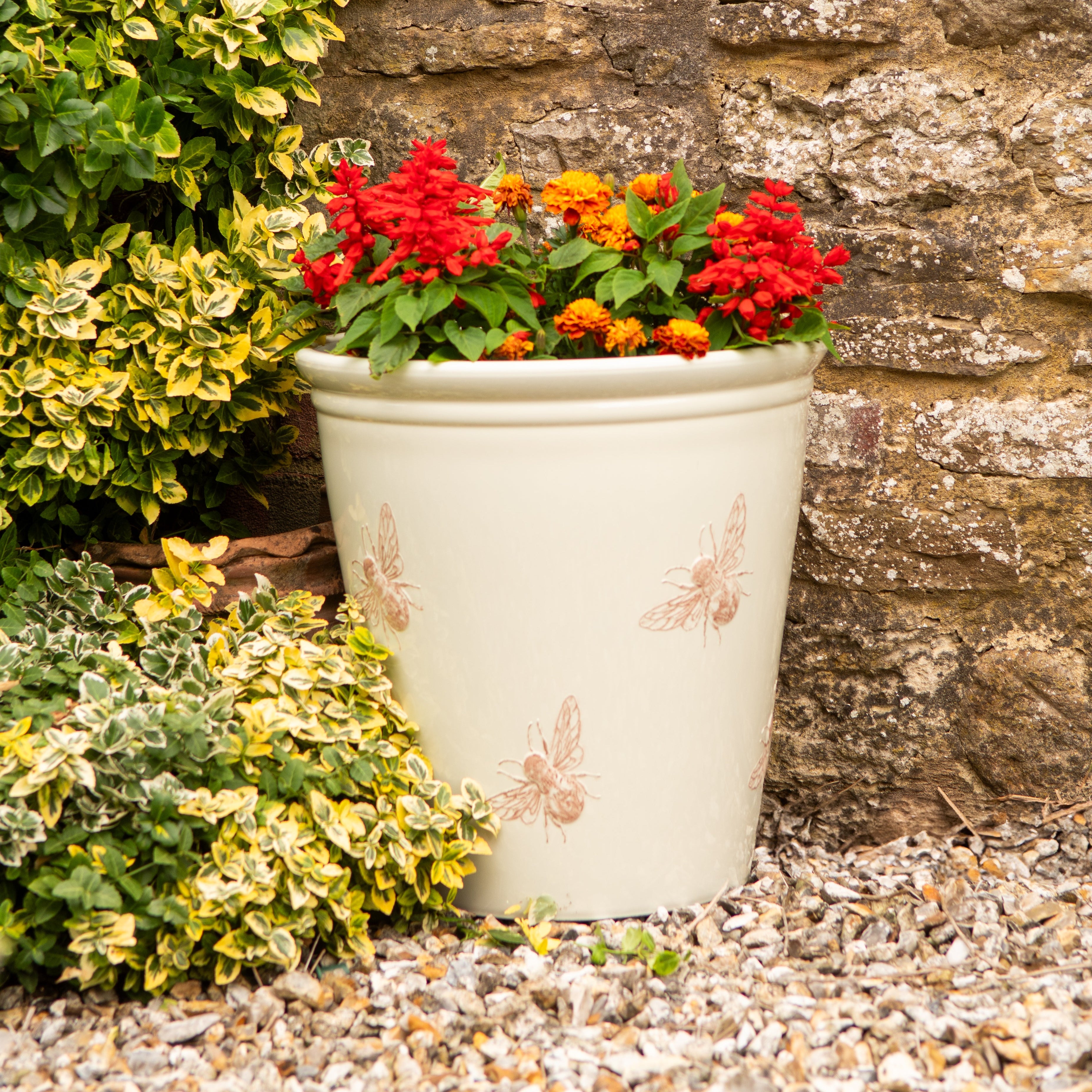 40cm Meadow Bee Pot - Off White